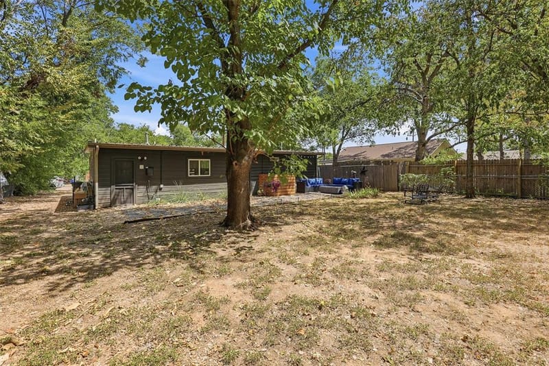803 W Bluff Street, Granbury TX 76048 - Photo 32