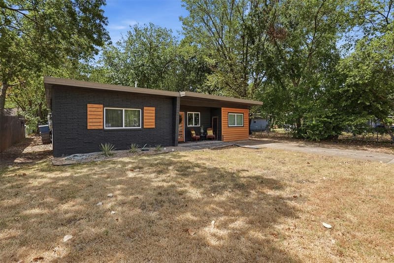 803 W Bluff Street, Granbury TX 76048 - Photo 28