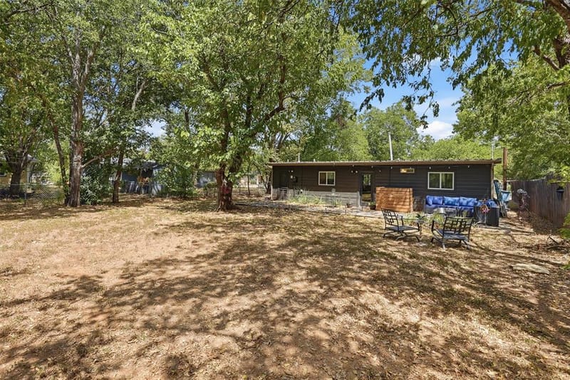 803 W Bluff Street, Granbury TX 76048 - Photo 30
