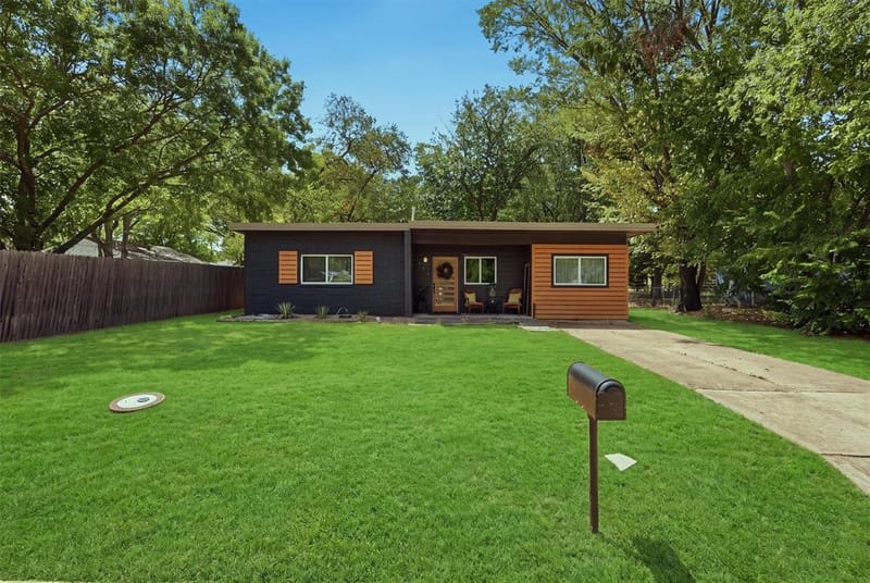 803 W Bluff Street, Granbury TX 76048 - Photo 33