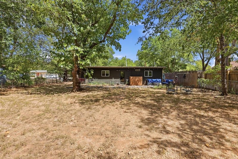 803 W Bluff Street, Granbury TX 76048 - Photo 31