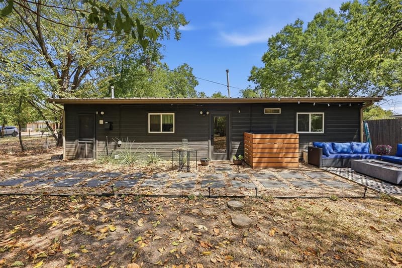 803 W Bluff Street, Granbury TX 76048 - Photo 25