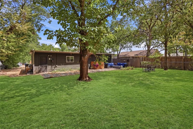 803 W Bluff Street, Granbury TX 76048 - Photo 21