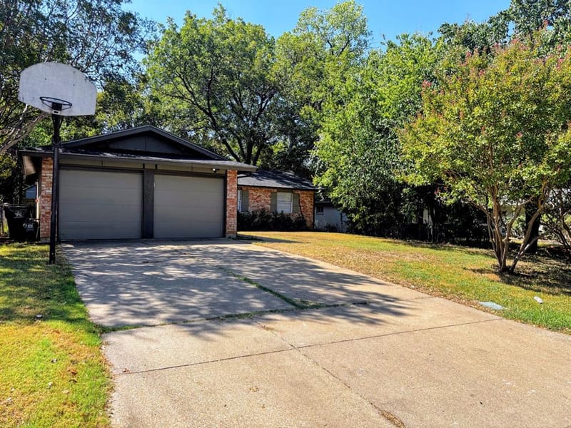 2508 Buffalo Drive, Arlington TX 76013 - Photo 2