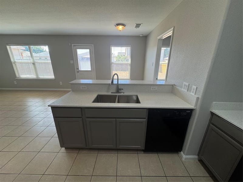 601 Hidden Dale Drive, Fort Worth TX 76140 - Photo 10