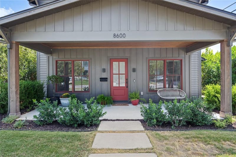 8600 Forest Hills Boulevard, Dallas TX 75218 - Photo 2