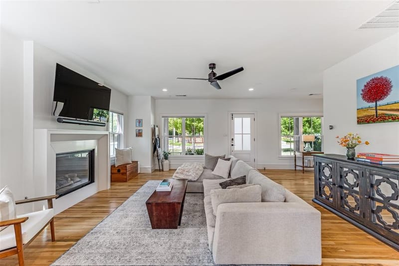 8600 Forest Hills Boulevard, Dallas TX 75218 - Photo 6