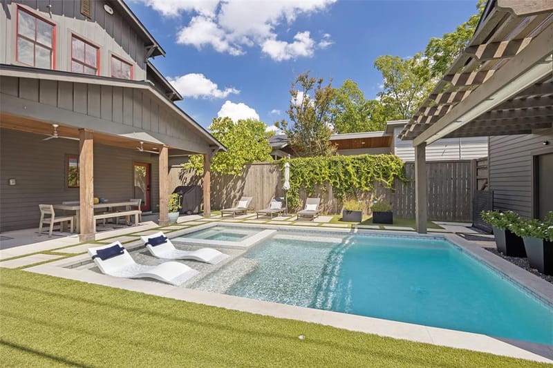 8600 Forest Hills Boulevard, Dallas TX 75218 - Photo 4