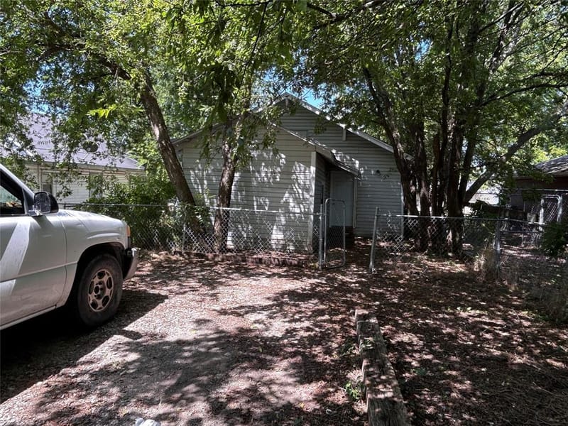 615 S Throckmorton Street, Sherman TX 75090 - Photo 25