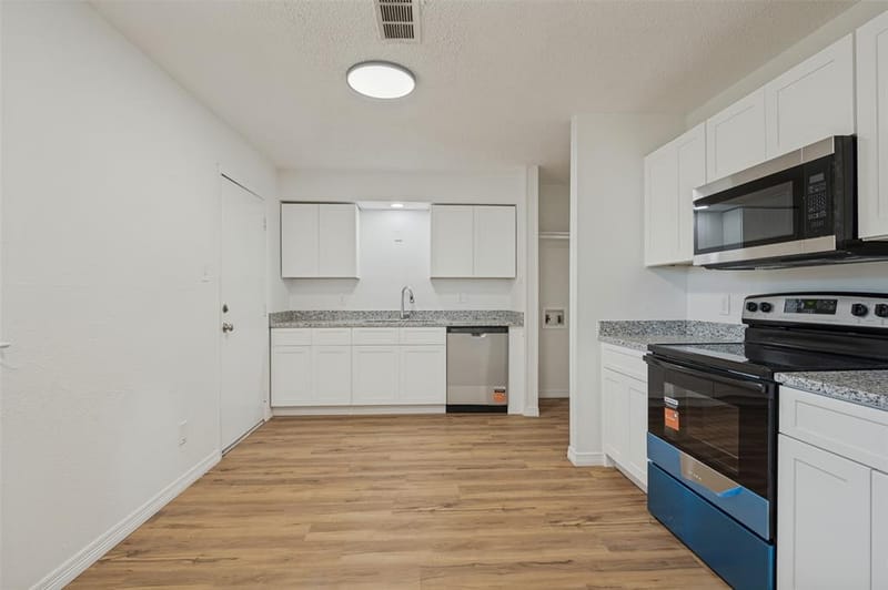 1617 Avenue A, Grand Prairie TX 75051 - Photo 9