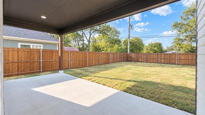 302 W Pine Street, Whitewright TX 75491 - Photo 36