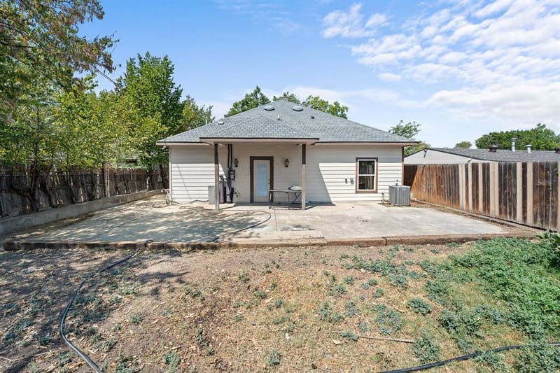 1201 S Sargent Street, Fort Worth TX 76105 - Photo 10