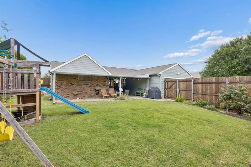 425 Kirkwood Drive, Lewisville TX 75067 - Photo 23