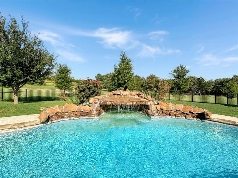 6509 Ladybank Court W, Cleburne TX 76033