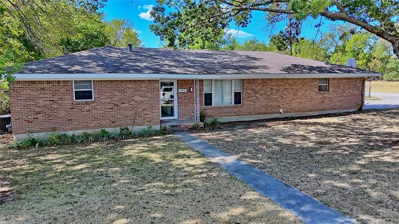 105 E Pecan Street, Saint Jo TX 76265 - Photo 26