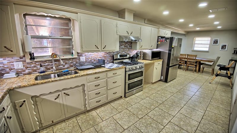 105 E Pecan Street, Saint Jo TX 76265 - Photo 3