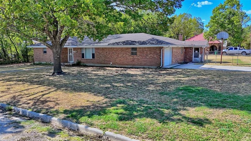 105 E Pecan Street, Saint Jo TX 76265