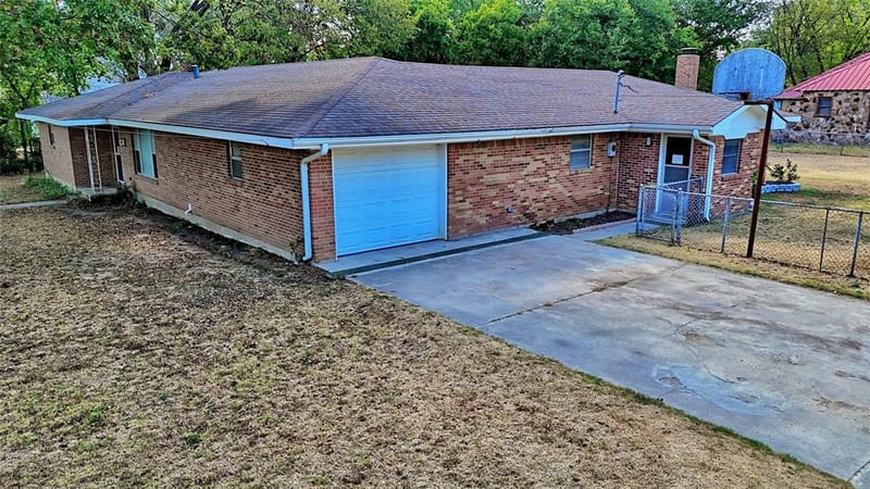 105 E Pecan Street, Saint Jo TX 76265 - Photo 30