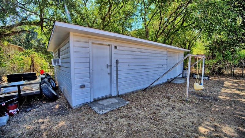 105 E Pecan Street, Saint Jo TX 76265 - Photo 19