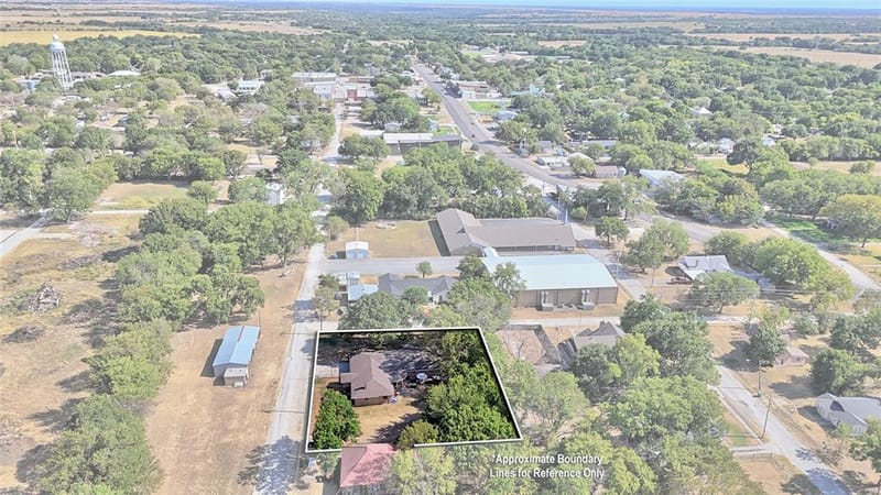 105 E Pecan Street, Saint Jo TX 76265 - Photo 35