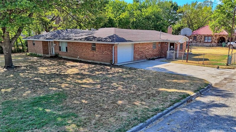 105 E Pecan Street, Saint Jo TX 76265 - Photo 31