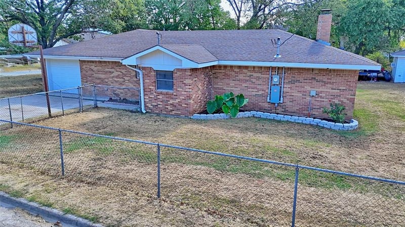 105 E Pecan Street, Saint Jo TX 76265 - Photo 29