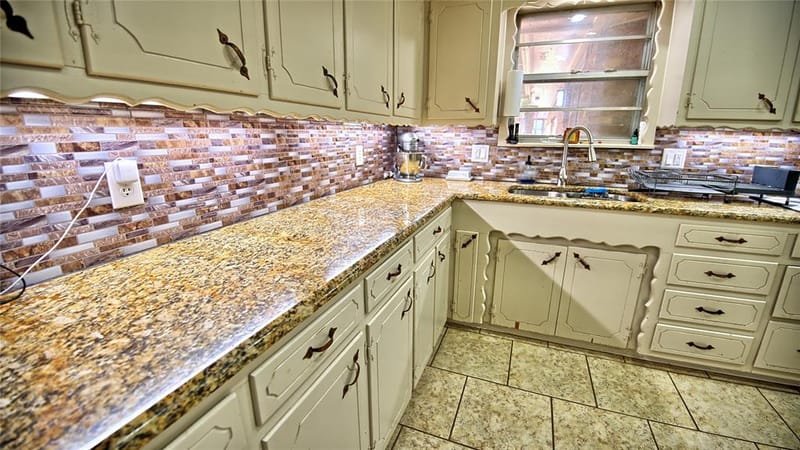 105 E Pecan Street, Saint Jo TX 76265 - Photo 4
