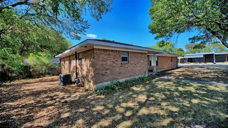 105 E Pecan Street, Saint Jo TX 76265 - Photo 25