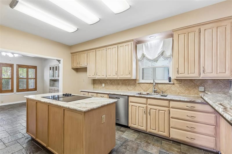6512 Shorewood Drive, Arlington TX 76016 - Photo 9