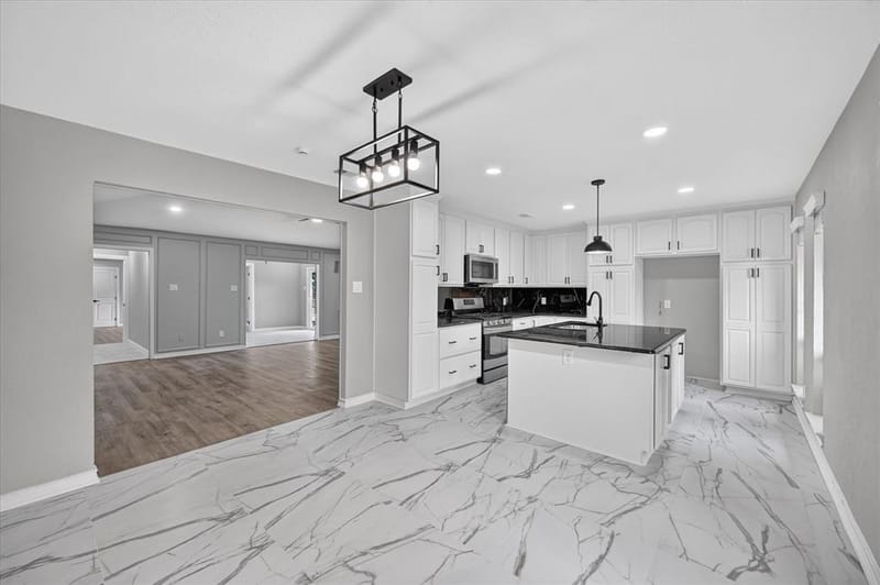 215 Roma Drive, Duncanville TX 75116 - Photo 6