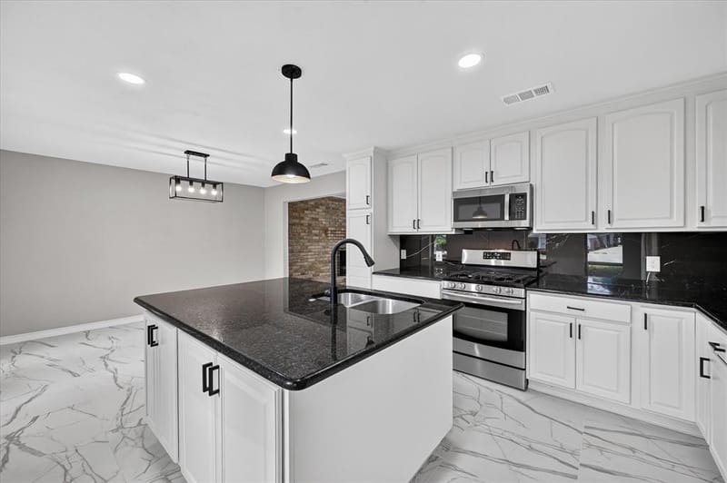 215 Roma Drive, Duncanville TX 75116 - Photo 7