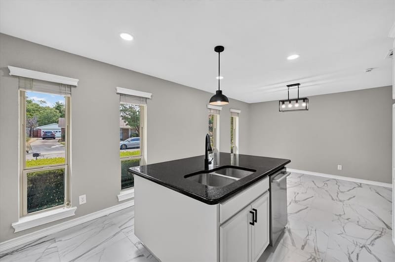 215 Roma Drive, Duncanville TX 75116 - Photo 9