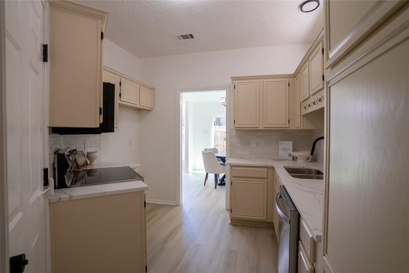 18942 Ravenglen Court, Dallas TX 75287 - Photo 6