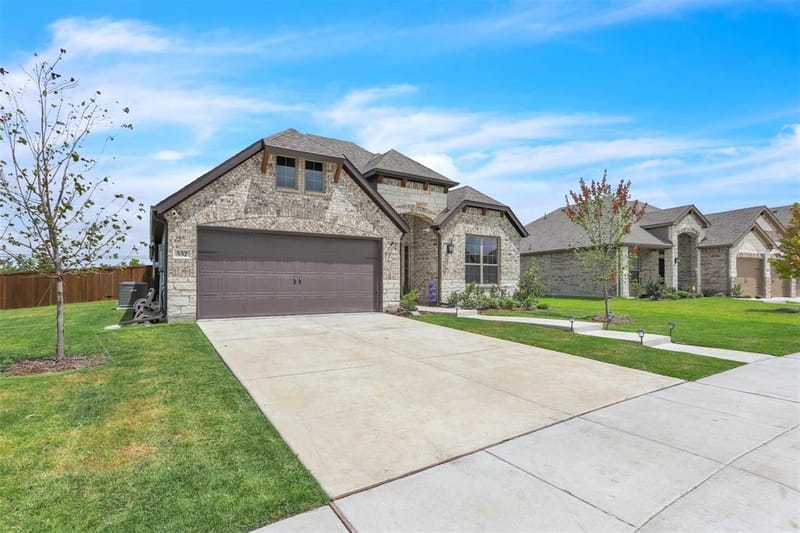 532 Firethorn Drive, Royse City TX 75189 - Photo 2