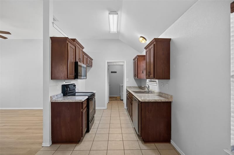 611 Oliver Lane, Waxahachie TX 75165 - Photo 8