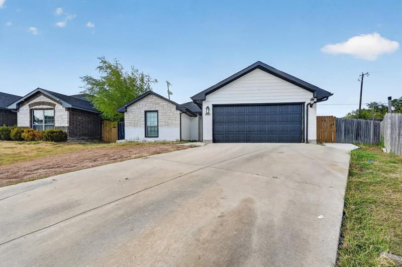 2365 Old Leonard Street, Fort Worth TX 76119 - Photo 2