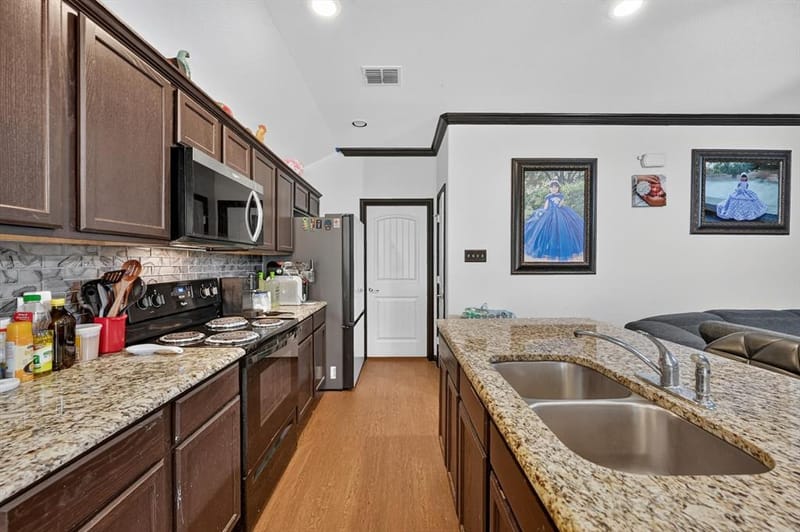 2365 Old Leonard Street, Fort Worth TX 76119 - Photo 12