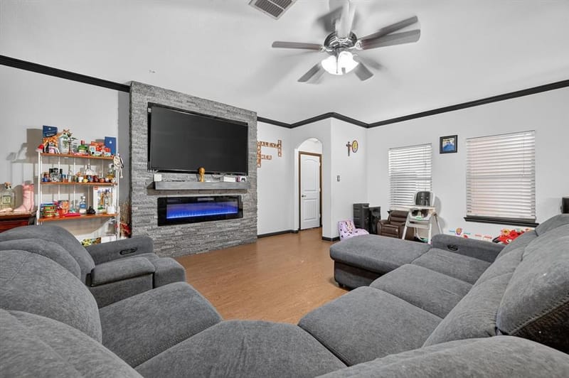 2365 Old Leonard Street, Fort Worth TX 76119 - Photo 7