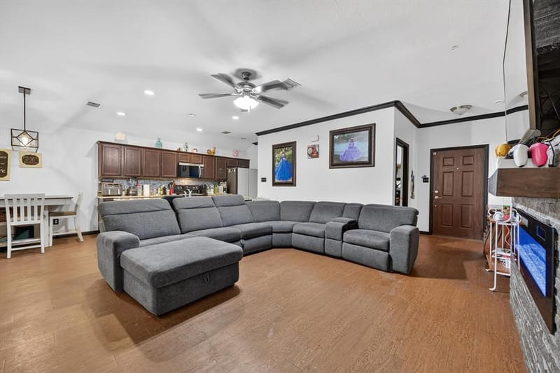 2365 Old Leonard Street, Fort Worth TX 76119 - Photo 5