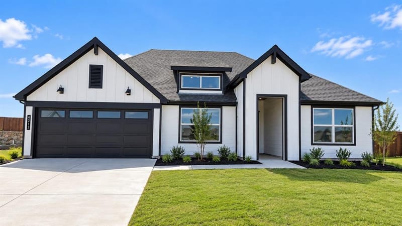 4213 CORNERSTONE Circle, Granbury TX 76048