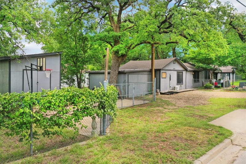 7616 Osage Trail, Lake Worth TX 76135 - Photo 2