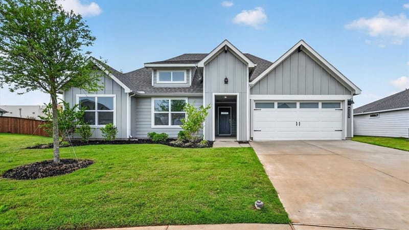 4225 CORNERSTONE Circle, Granbury TX 76048