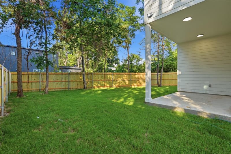 5806 Carlton Garrett Street, Dallas TX 75215 - Photo 27