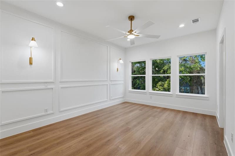 5806 Carlton Garrett Street, Dallas TX 75215 - Photo 13