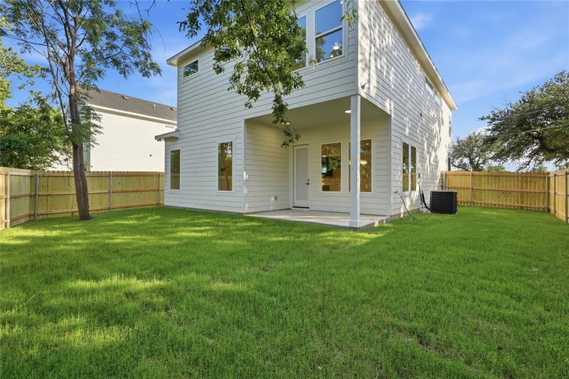 5806 Carlton Garrett Street, Dallas TX 75215 - Photo 26