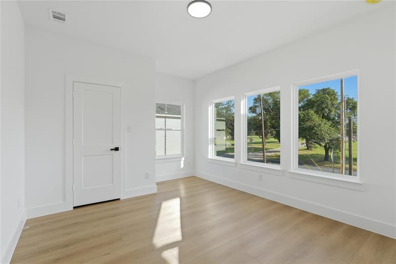 5806 Carlton Garrett Street, Dallas TX 75215 - Photo 20