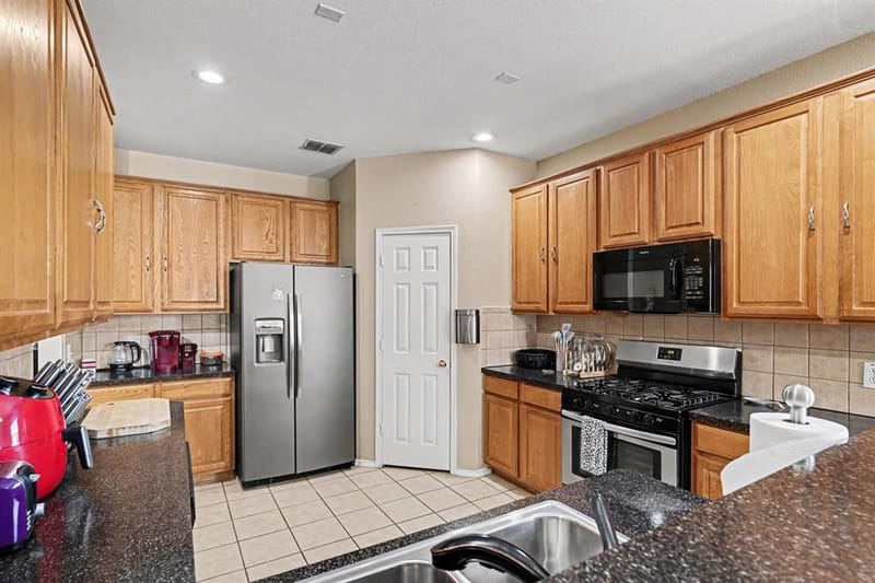 4619 Southampton Boulevard, Garland TX 75043 - Photo 6