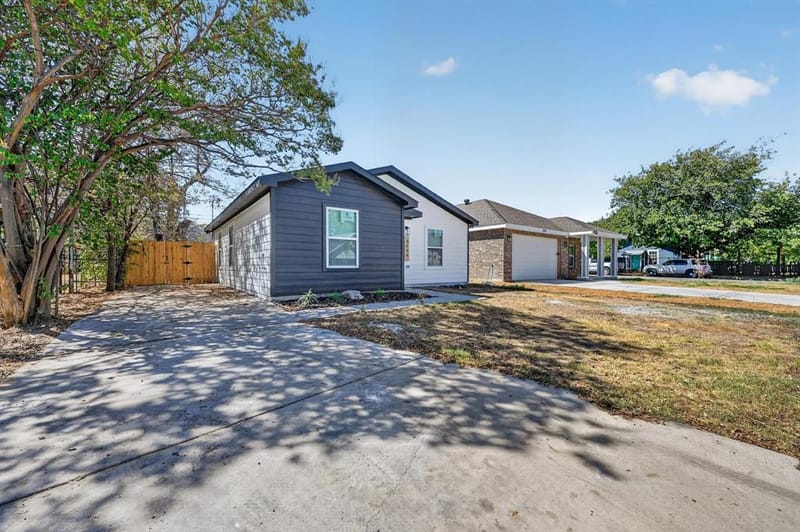 3504 Strong Avenue, Fort Worth TX 76105 - Photo 3