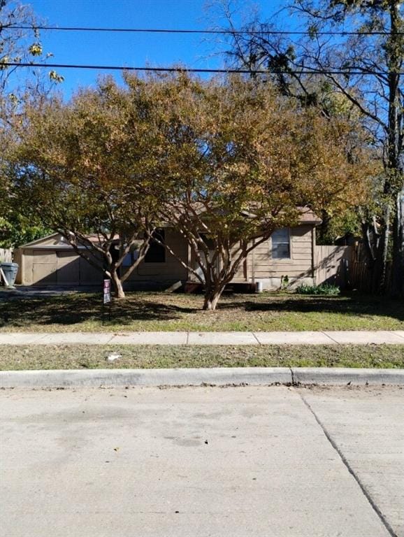552 Ella Avenue, Dallas TX 75217 - Photo 2