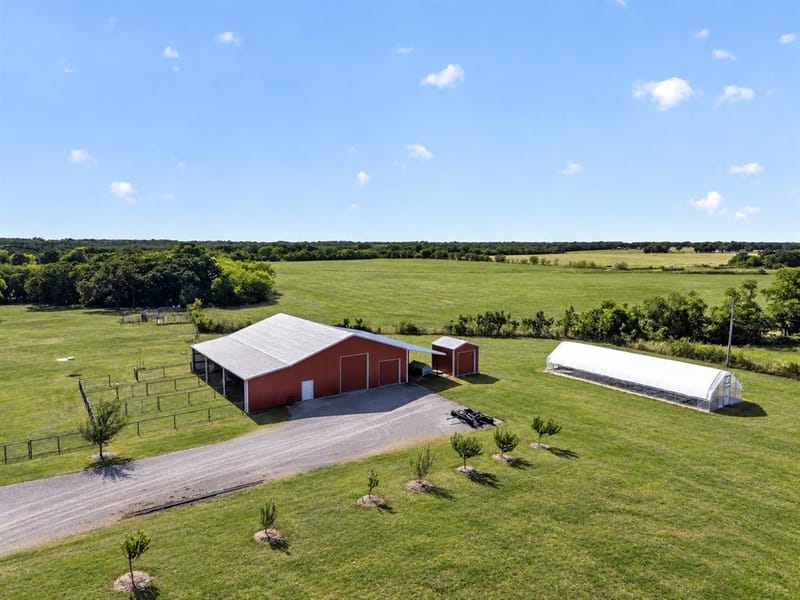 7490 County Road 423, Grandview TX 76050 - Photo 6